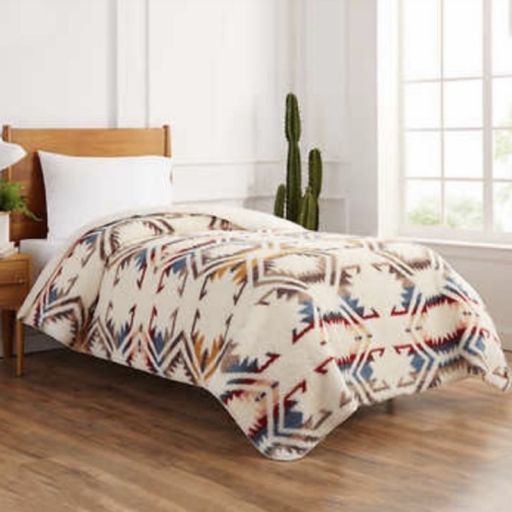 Pendleton King Sized Gently Used Sherpa Blanket